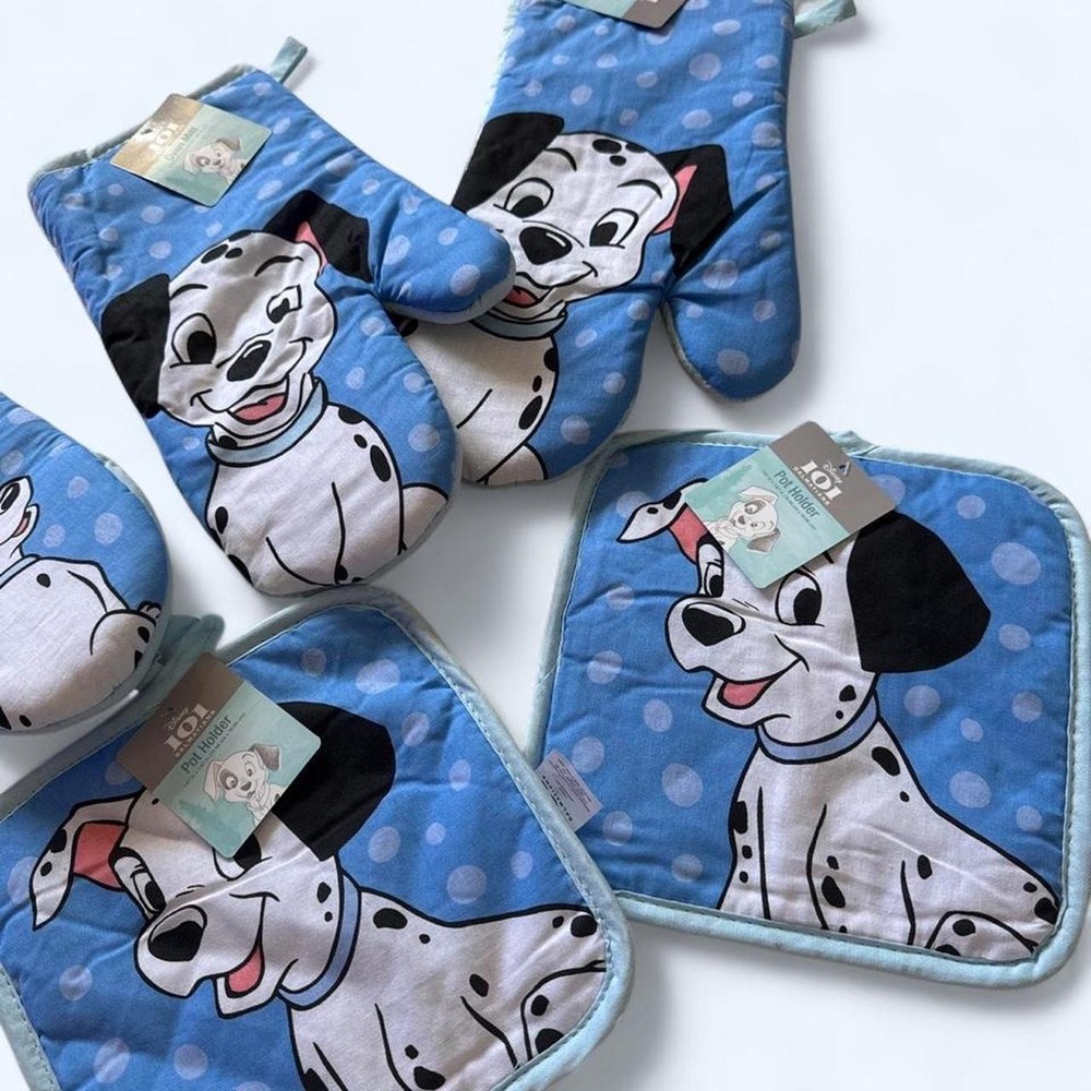 Disney 101 Dalmatians oven mits